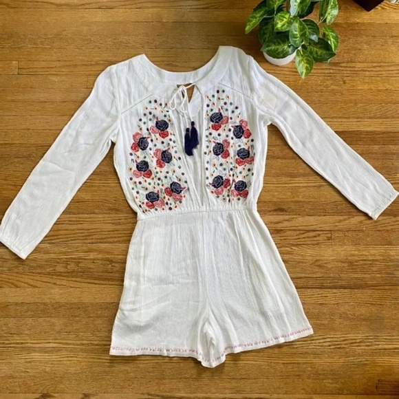 NWT Raga White Embroidered Long Sleeve Romper with Tassel Tie Size S | Bohemian - Picture 1 of 11